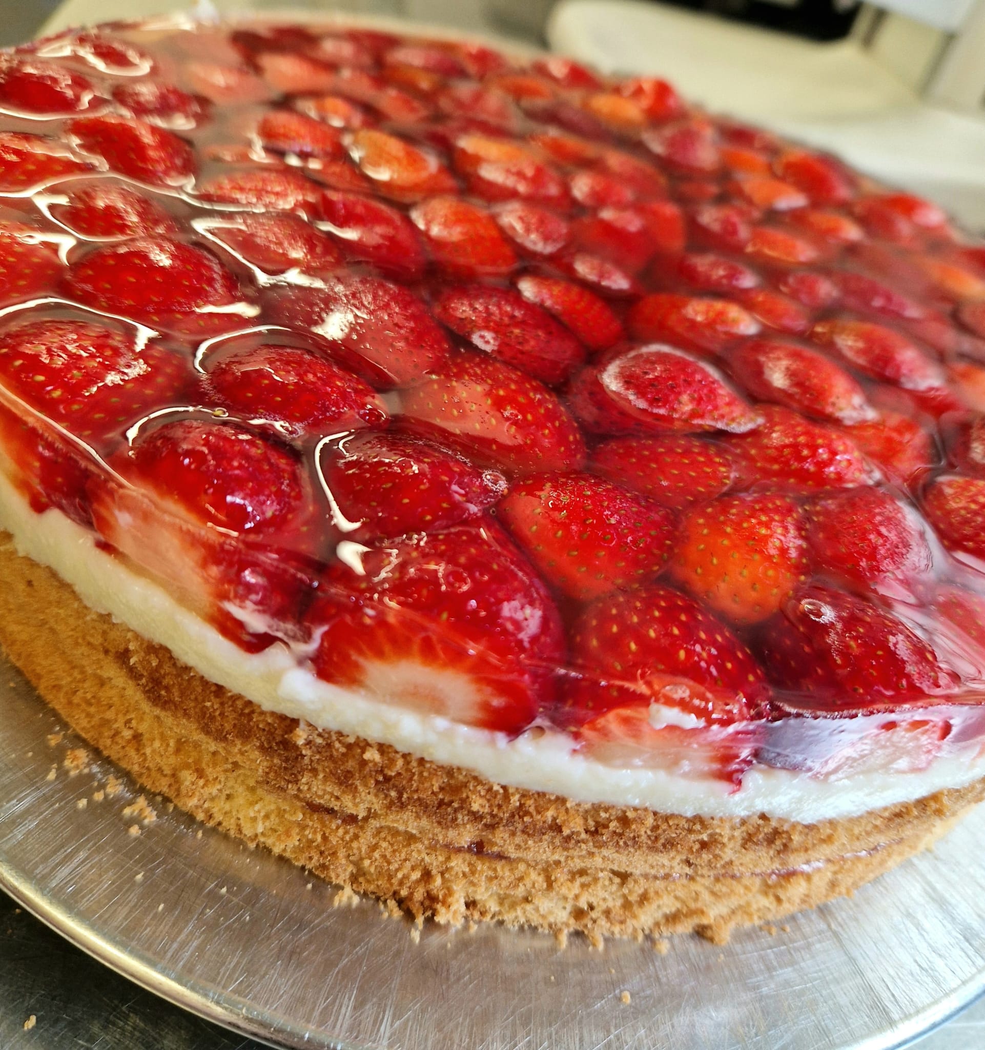 Erdbeerkuchen mit Pudding und Guss