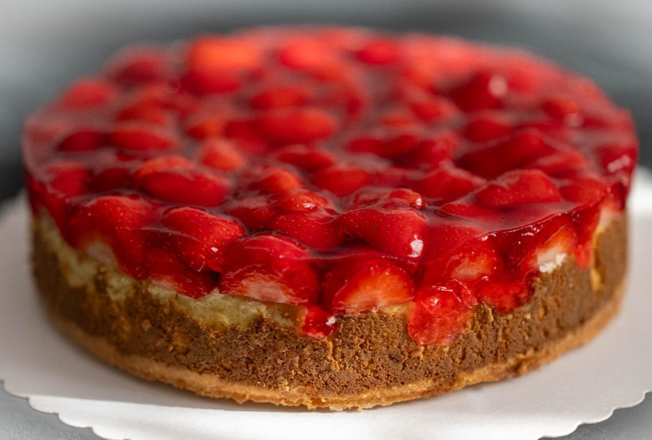 Käse-Frucht-Kuchen mit Erdbeeren und Guss